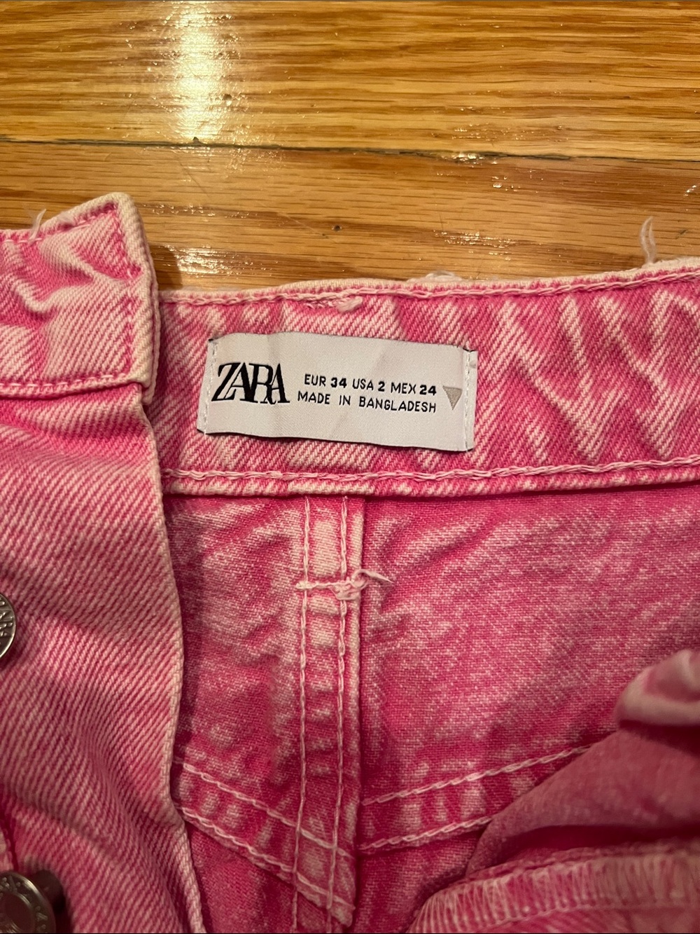 Zara Bubblegum Pink High-Rise Frayed Denim Shorts - Picture 2 of 2